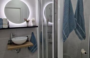 B - Elegent 2 Bedroom Modern Townhouse - Foto 11