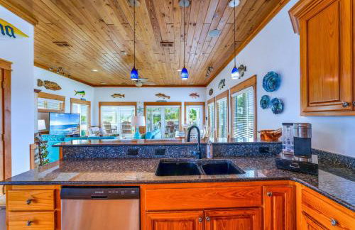 Riverfront Carrabelle Home with Furnished Patio! - Foto 7