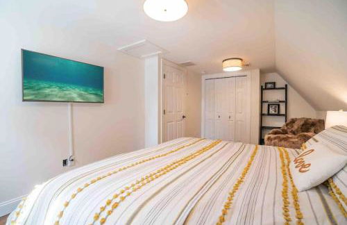 The Villa - Industrial Farmhouse with Hot Tub - Photo 30