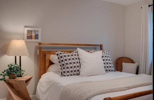 Folsom Old Town Escape • Cozy Cottage + Library - Foto 70