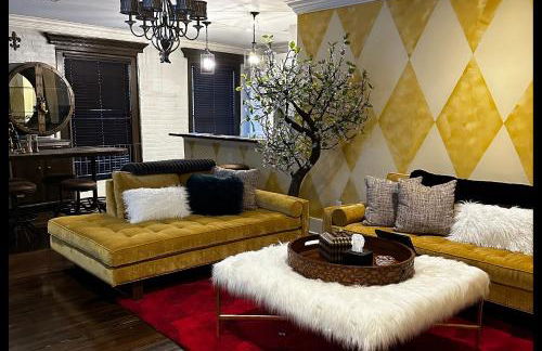 Best Location, Walk Anywhere - Photo 14