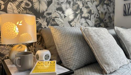 Modernised central Wigan townhouse sleeps up to 6 - Foto 3