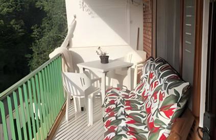 Espaçoso Flat com Varanda no Cavalinho Branco - Foto 1