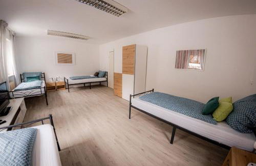 Yello Homes - großes Apartment - Am Waldrand, 15 min bis Nürnberg Messe, für 8 Personen, 2 WC's - Foto 14