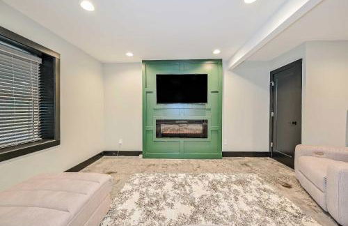 5 Mi to Mercedes-Benz Stadium Stylish ATL Retreat - Foto 6