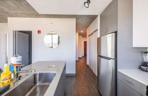 Bright & Modern 2BR Perfect City Escape - Foto 14