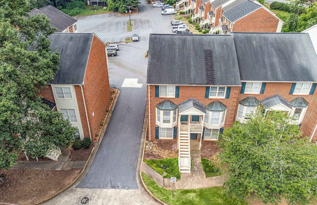 Five Points Dawg Crib On Campus - Foto 15