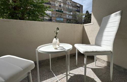 Emily at CITY CENTER - Foto 52