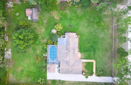 Luxury Jupiter Farm Getaway Pool, BBQ, Game Shed - Foto 6