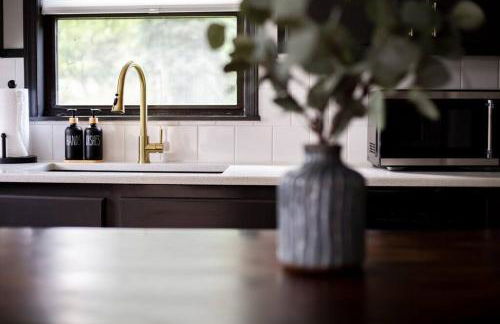 NEW - Modern Rustic Retreat Ardmore Chalet - Foto 41