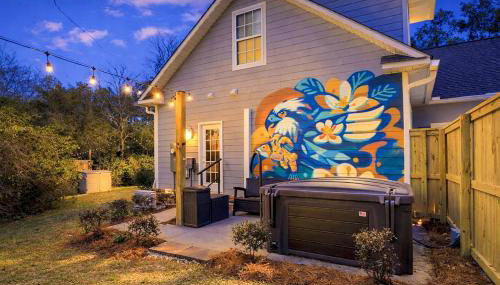 Artsy Downtown Retreat with Hot Tub - Foto 3