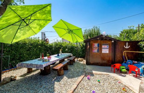 5 Bedroom Amazing Apartment In Viskovo - Photo 14