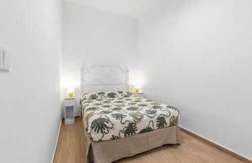 Urban Chic Oasis with AC, Private Pool and Wifi - Photo 16