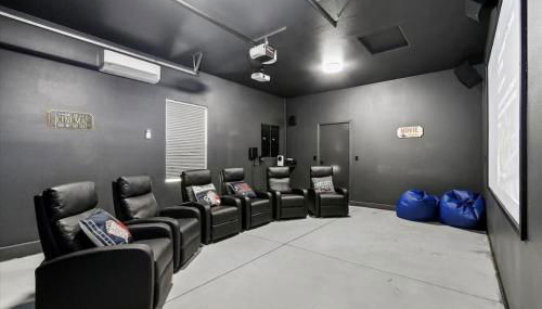 Private Oasis On 2 Acres with Indoor Pool and Theater - Foto 2