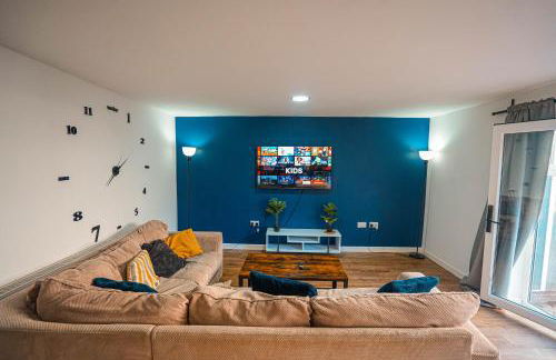 Private and Spacious 2 Bedroom House - Free Parking! - Foto 16