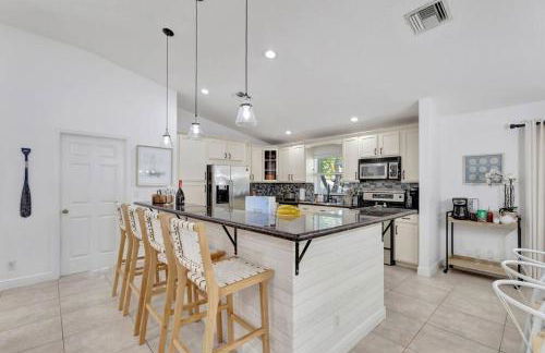 Hottub! Mini Golf! Water Access! Pets! 5min beach! - Foto 21