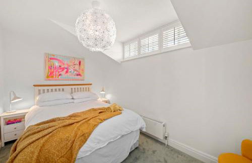 3 Bedroom Mews Home - Clapham Common - Free Private Parking - Sleeps 5 - Newly Refurbished - Sweetpea & Pillow Properties - Foto 29