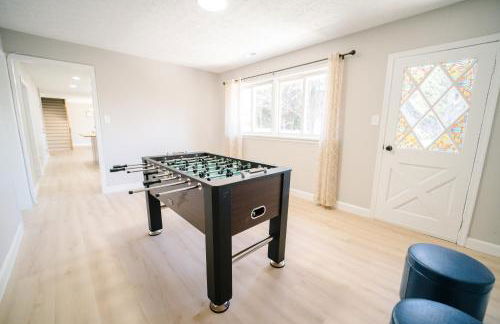 Spacious 10BR 5BA Free Parking Minutes to DC with Pool - Foto 2