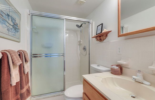 Sunny Cocoa Beach Condo with Balcony and Pool Access - Foto 49