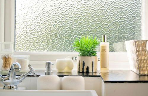 Bright 2BR Aylesbury Home, Sleeps 4, Parking, Work, Leisure, Friendly - Foto 15