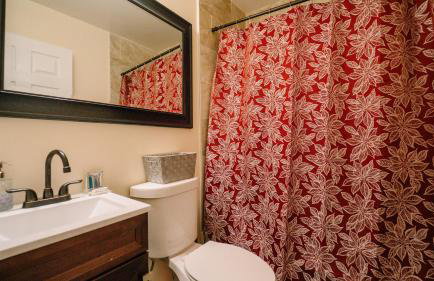 5BR & 4BA Lovely House with Beautiful Backyard in VA - Foto 18