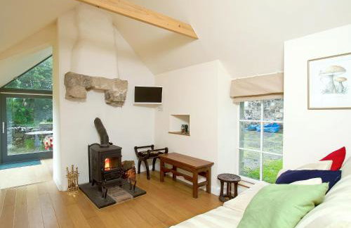 Tullibole Castle Longhouse - Photo 2