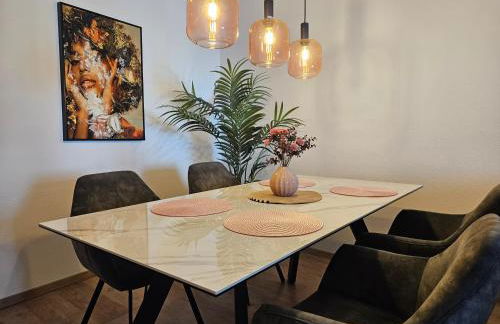 Stylish Old Town Apartment with Free Parking and a Balcony near the Cathedral - Foto 8