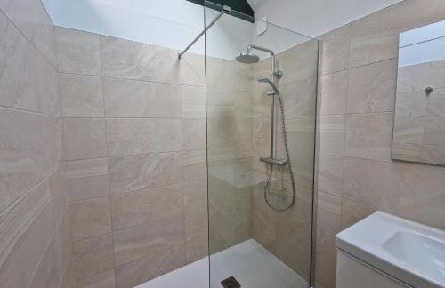 Charming Breton Holiday Home Right by the sea - Photo 17