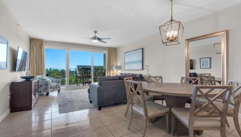 Spacious 2BR Condo w/ Partial Gulf Views, Pool, Across the Street From Beach! - Foto 2