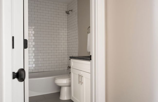 Cherokee by AvantStay – Contemporary Design in a Prime Location - Photo 54