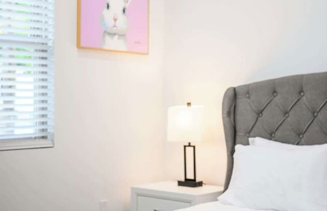 Not Affected by the Fire/modern 5BR Home With Full Amenities & Parking #2 - Foto 20