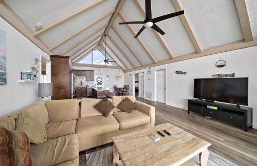 2nd Row Home Close to Beach - Foto 53