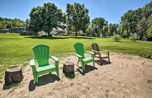 Family Home with Deck, Yard, Dock on Rock River - Foto 39