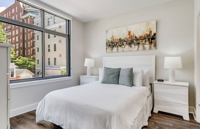 Global Luxury Suites at Bethesda Metro - Photo 5