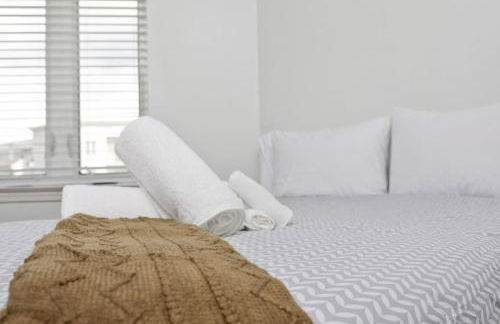 Stylish 4 Bed - 2 Mins to Stadium - Free Parking - Gym - Views - Foto 22