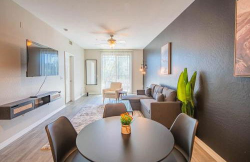 Extensive 2BD - ASU - Sloan Pk - WD - Parking - Sleeps 8 - Foto 1