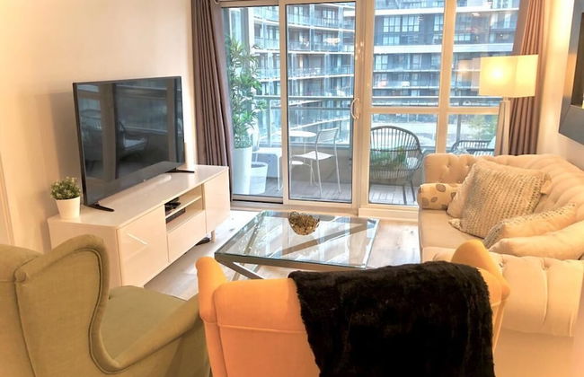 Toronto Downtown Suites CN Tower View - Photo 12