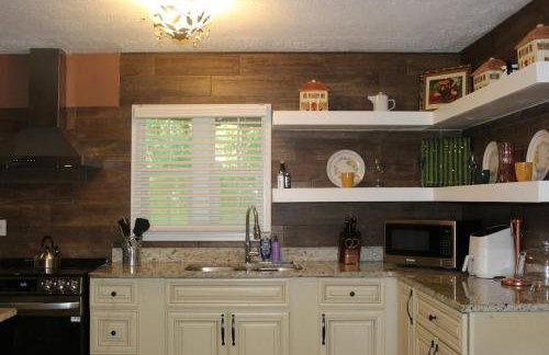 Cozy, Relaxing 4-Bedroom House in Forest Park - Foto 18