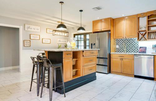 Lounge Area Office Fenced Yard Near It All - Photo 52