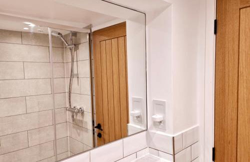 2-Bed Apartment - For Contractors & Business Travellers - Long Stays Welcome - Photo 64