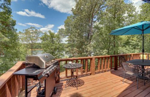 Peaceful Greers Ferry Cabin with Deck and Lake View! - Foto 2