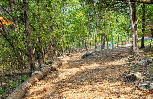 Secluded-Pvt Hot Tub-Free Daily Tickets-Walk to Table Rock Lake - Foto 30