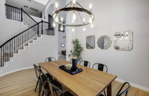 Stylish Spacious Convenient - 6-BD 2 5-BA + Pool - Foto 11