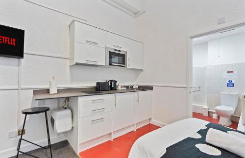 Central Dudley Stay-Sleeps 3, Kitchen&Free Parking - Photo 10