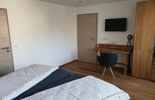 Beim Hooch. Egon - Foto 1