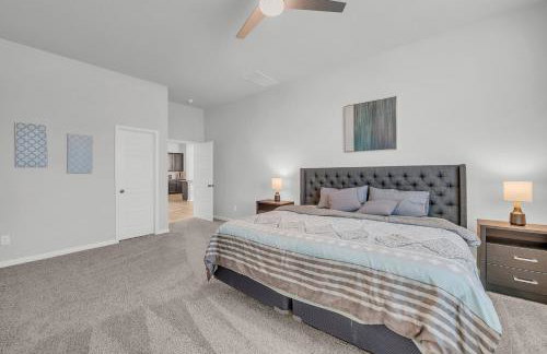 Luxury Retreat in Serene Surroundings, 4 Bedrooms Corporate House, Entire house with full amanities, Convenient location Near Medical Centers and Downtown - Foto 9