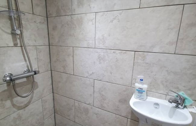 Lovely 5-bed House in Essex - Photo 14