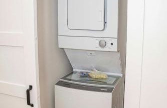 Urban Oasis - A Newly Renovated 4BR Dream - Foto 27