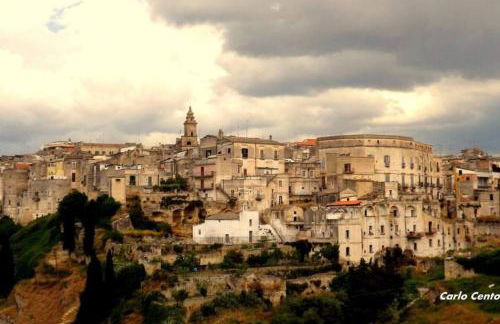 Da noi. Nella città dell'acqua e della pietra. - Foto 17