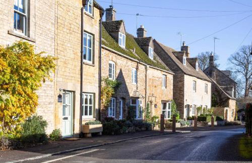 Cotswolds Stone Cottage in Lower Oddington - Photo 1